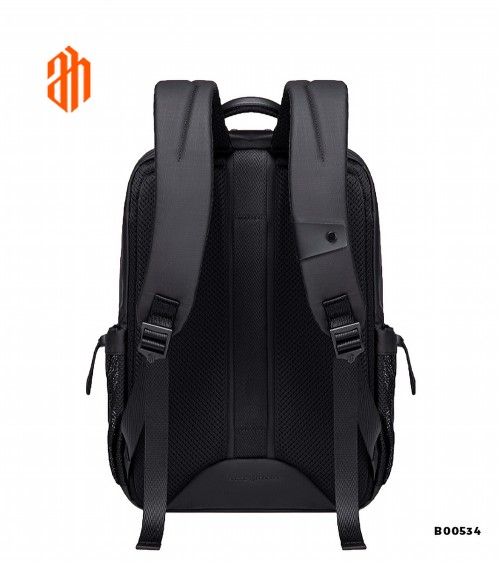 Vista frontal de la mochila Arctic Hunter B00534 negra, con diseño impermeable y logo en relieve. Idea de tamaño