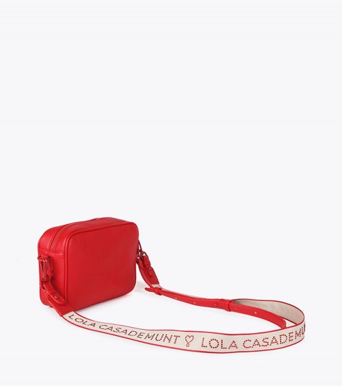 Modelo con Lola Casademunt Bolso Bandolera Rojo para Mujer - Efecto Piel