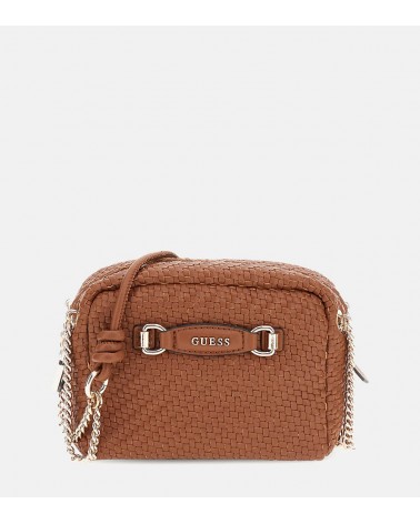 Vista frontal del Guess Francy Woven Mini Crossbody en color Cognac con diseño trenzado.