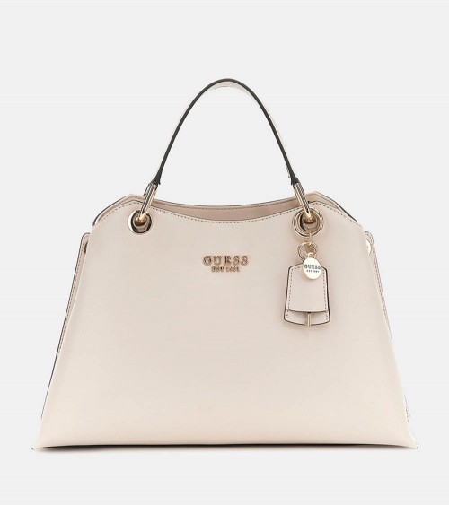 Vista frontal del bolso Guess Eco Evaine en blanco roto, con detalles en dorado y logo metálico.