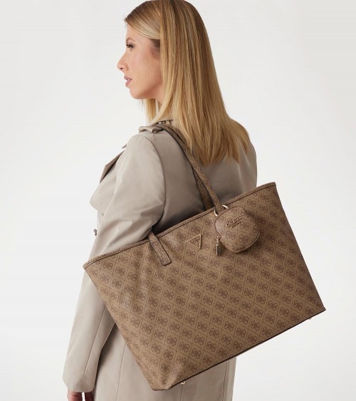 Guess Bolso Tote Power Play en beige, la combinación perfecta de estilo y funcionalidad.