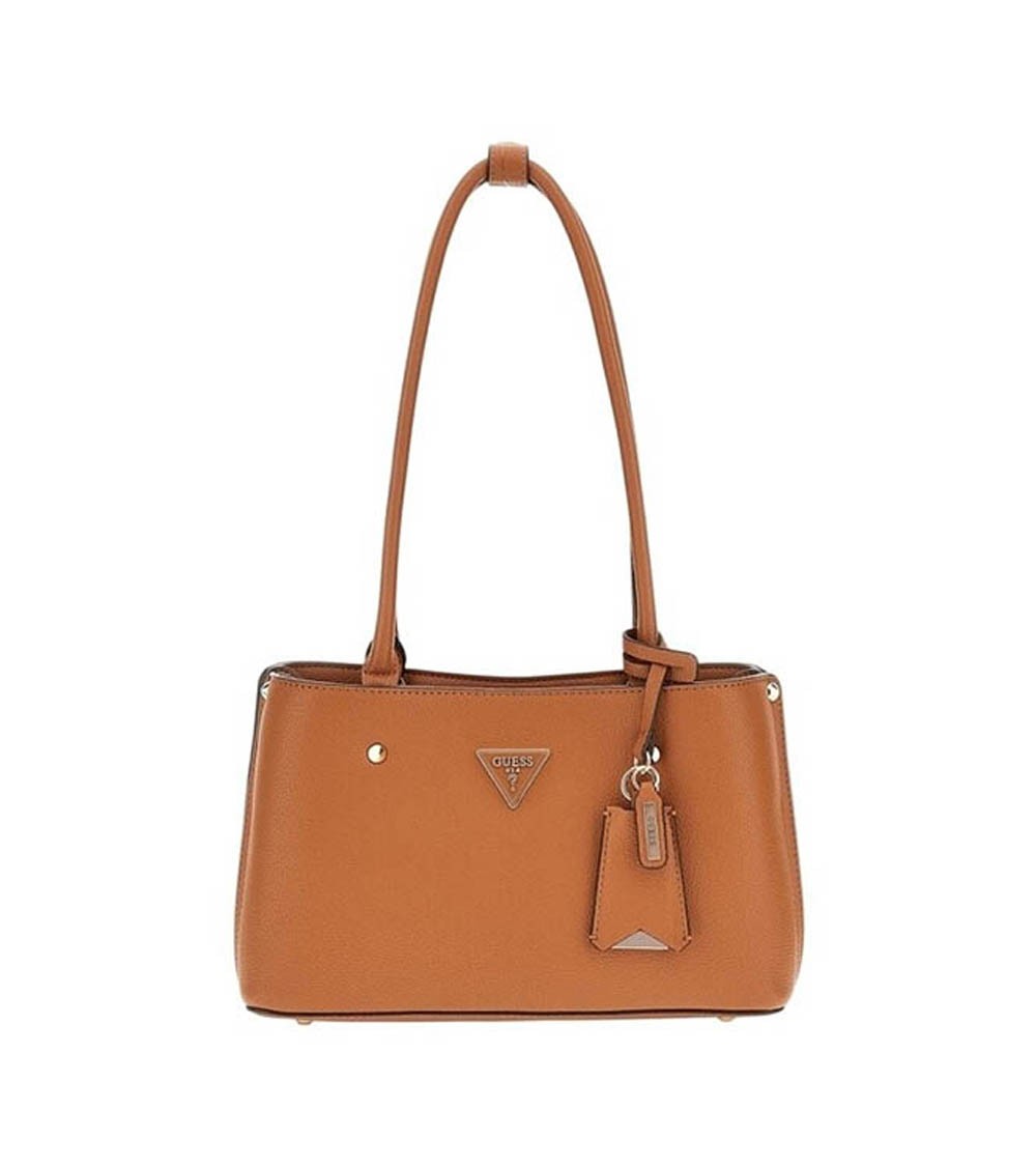 Vista frontal del Guess Meridian Shoulder Bag en color cognac con detalle de tachas.