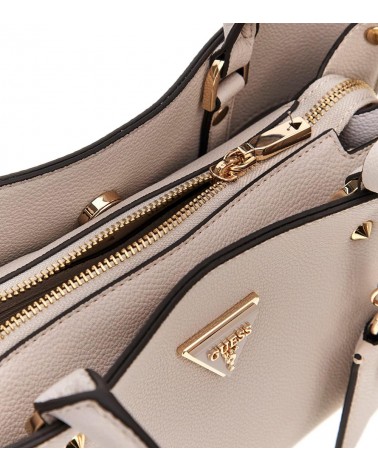 Detalle del cierre de cremallera y acabados dorados del Guess Meridian Shoulder Satchel.