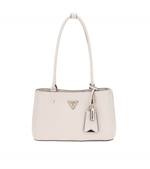 Vista frontal del Guess Meridian Shoulder Satchel en color marfil con logo Guess en relieve.