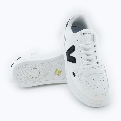 Vista inferior de la suela de goma del modelo Be Casual 120843.