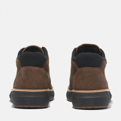 Parte trasera con logo grabado en el talón.