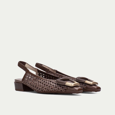 Slingback avellana tacón bajo meseta dorada Zapato elegante mujer avellana punta híbrida