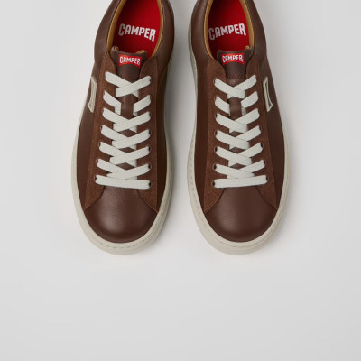 vista superior sneakers Camper marrón