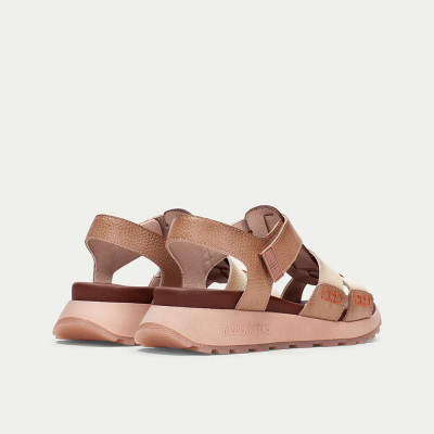 sandalia hispanitas avellana vista lateral atrás