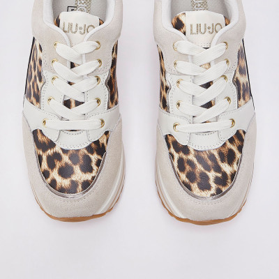 zapatillas mujer beige estilo urbano moderno detalle desde arriba