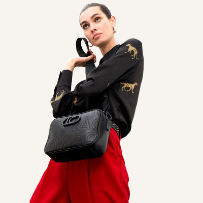Lola Casademunt bolso negro mujer