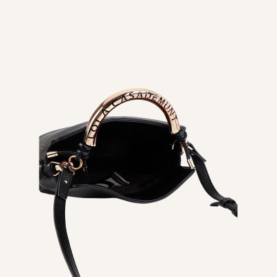 Lola Casademunt bolso negro mujer
