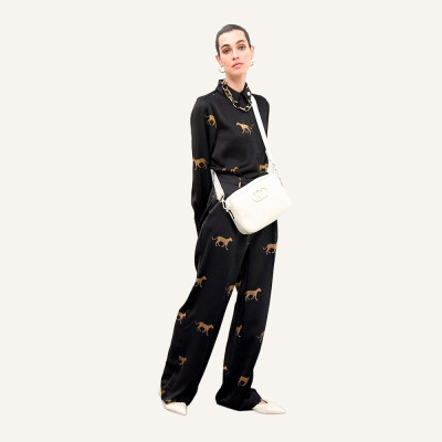 Lola Casademunt bolso beig mujer