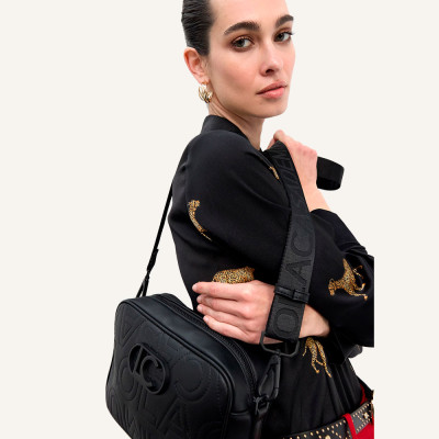 Lola Casademunt bolso negro mujer