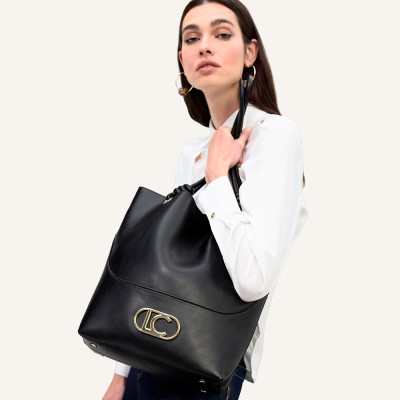 Lola Casademunt bolso negro mujer