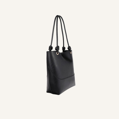 Lola Casademunt bolso negro mujer