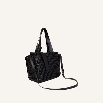 Lola Casademunt bolso negro mujer