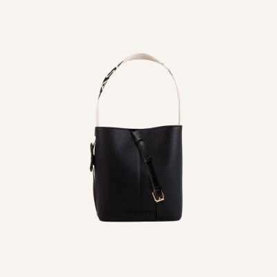 Lola Casademunt bolso negro mujer