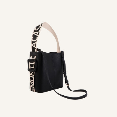 Lola Casademunt bolso negro mujer
