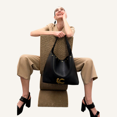 Lola Casademunt bolso negro mujer
