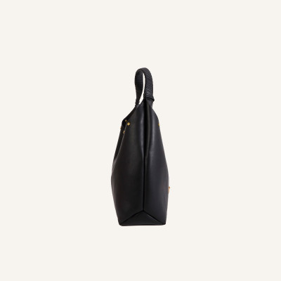 Lola Casademunt bolso negro mujer