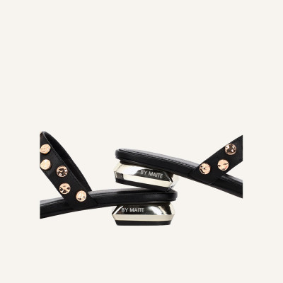 Lola Casademunt sandalias negro mujer