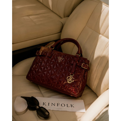 Guess bolso burdeos QG9883050