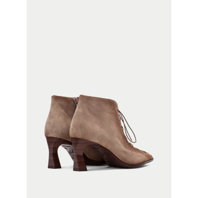 Botines tacon hispanitas taupe Botines Tacón HI264960 detalle acabado y empeine