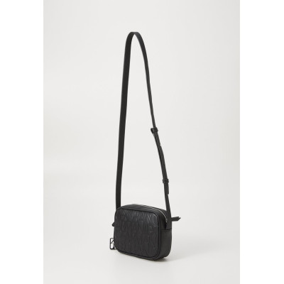 Bolso Bandolera Armani Exchange Messenger Marrón XW001578 interior forrado y capacidad