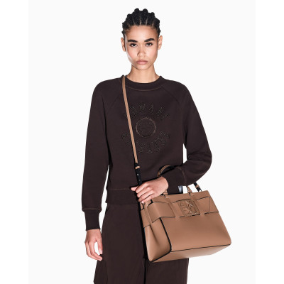 Bolso Tote Armani Exchange Monograma Camel 942689 perspectiva lateral tres cuartos