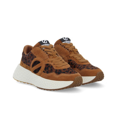 Zapatillas No Name Mujer Carter Jogger leopardo camel perspectiva tres cuartos