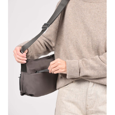 Bandolera pequeña KCB Zig taupe vista trasera