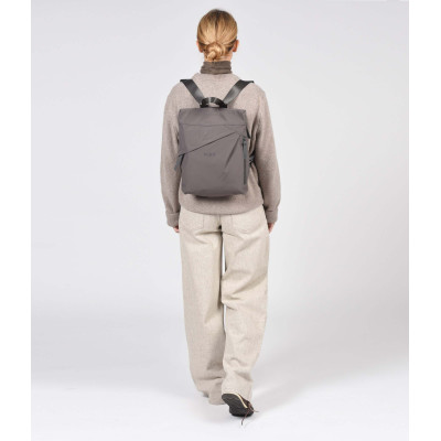 Mochila antirrobo KCB Zig taupe perspectiva tres cuartos