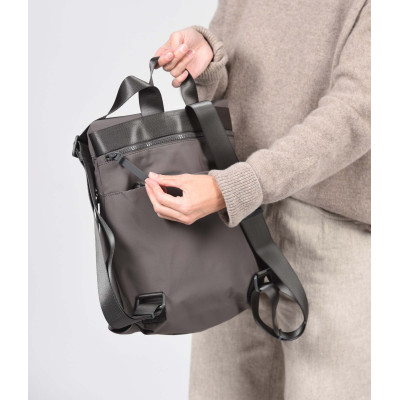 Mochila antirrobo KCB Zig taupe vista trasera apertura espalda
