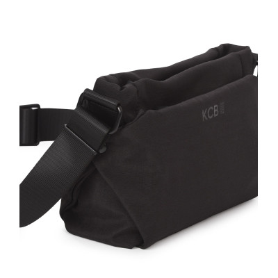 Bandolera pequeña KCB Bind negro perspectiva lateral