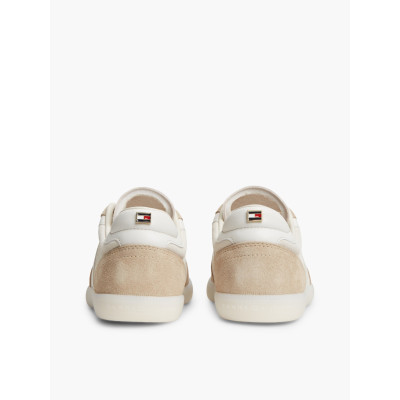 Zapatillas Tommy Hilfiger Tribeca beige detalle puntera y cordones