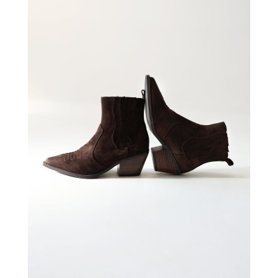 Botines Noa Harmon Wind detalle tiradores y acabado en piel