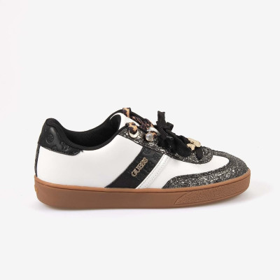 Zapatillas Guess Deportivas Blanco FLFNAO detalle logotipo y acabados