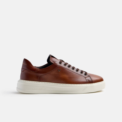 Zapatillas Martinelli Sullivan hombre piel café vista frontal cordones