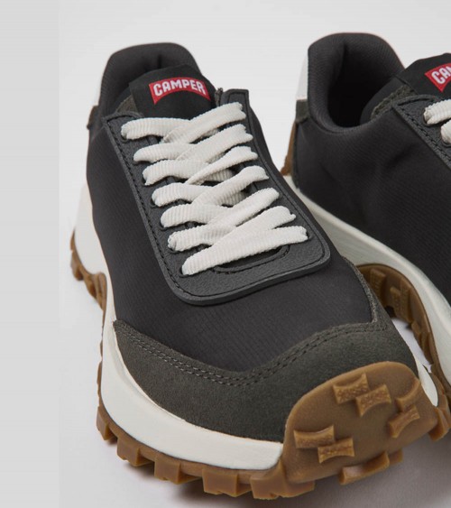 Innovación y estilo en un solo par: Sneakers negras de PET reciclado y nobuk para hombre.