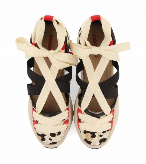 GAtrévete a destacar con los Sneakers Gioseppo Rowlett con cuña y print de leopardo.
