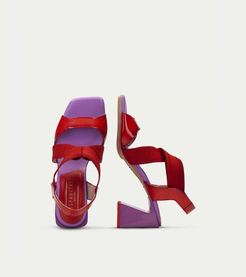 Transforma tu andar en una declaración de estilo con las Sandalias de Tacón Mallorca Violet Rojo de Hispanitas.