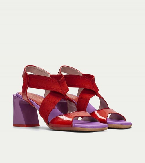 Transforma tu andar en una declaración de estilo con las Sandalias de Tacón Mallorca Violet Rojo de Hispanitas.