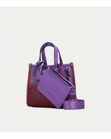 Hecho para la mujer moderna: el Bolso Shopper Biolso Violeta Rojo, donde el diseño innovador se une a la practicidad.