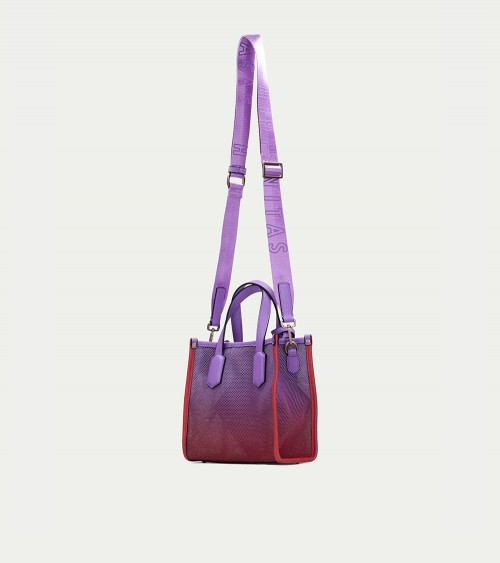 Eleva tu estilo diario con el Bolso Shopper Biolso Violeta Rojo de Hispanitas, donde la moda se encuentra con la funcionalidad.