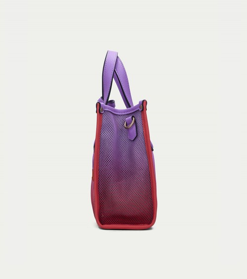 Eleva tu estilo diario con el Bolso Shopper Biolso Violeta Rojo de Hispanitas, donde la moda se encuentra con la funcionalidad.