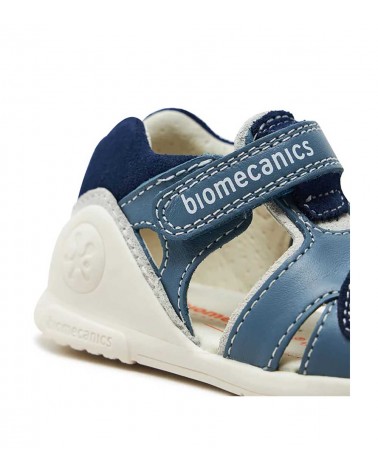 Las botitas Biomecanics ofrecen el soporte necesario para el crecimiento saludable del pie de tu hijo.