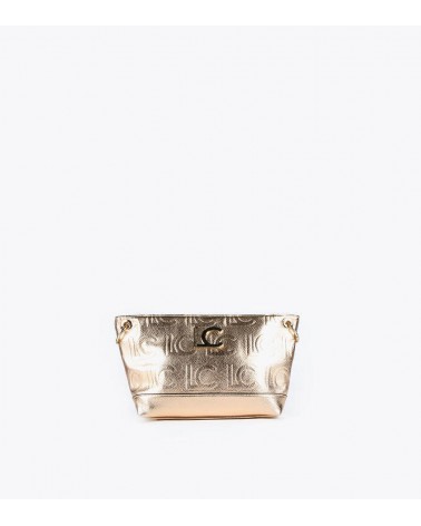 Brilla en cada momento con el elegante diseño metalizado oro del bolso Lola Casademunt.