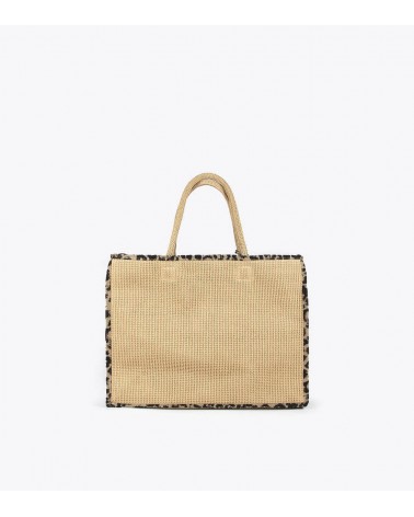 Versatilidad y tendencia se fusionan en este bolso shopper natural de Lola Casademunt.