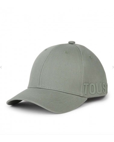 Lleva el icónico logo de TOUS a donde quiera que vayas con esta gorra exclusiva